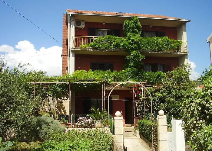 Apartments Srhoj