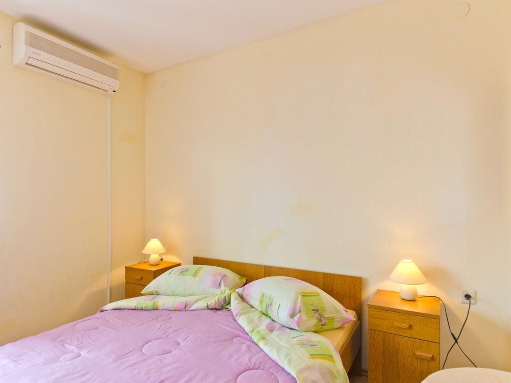 Apartament Srhoj *