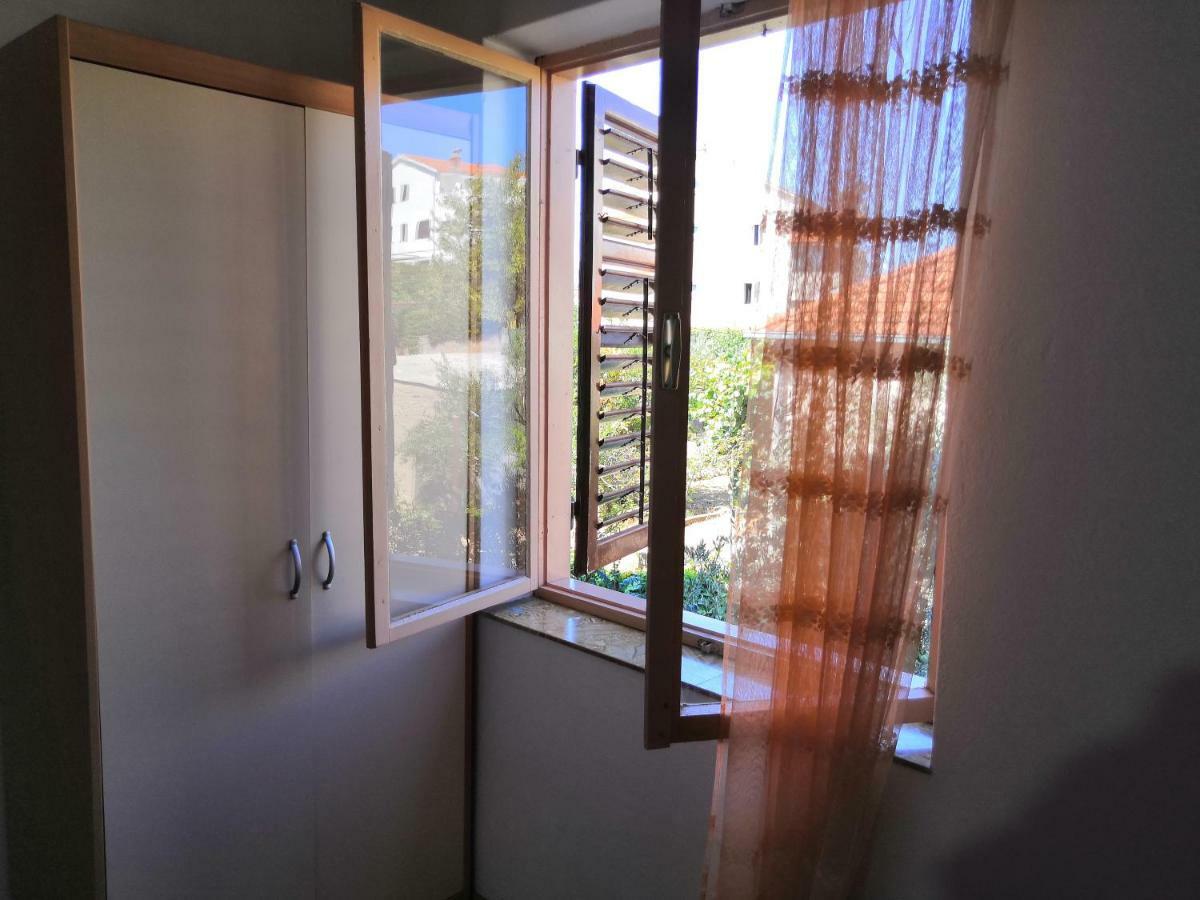 Apartment Srhoj