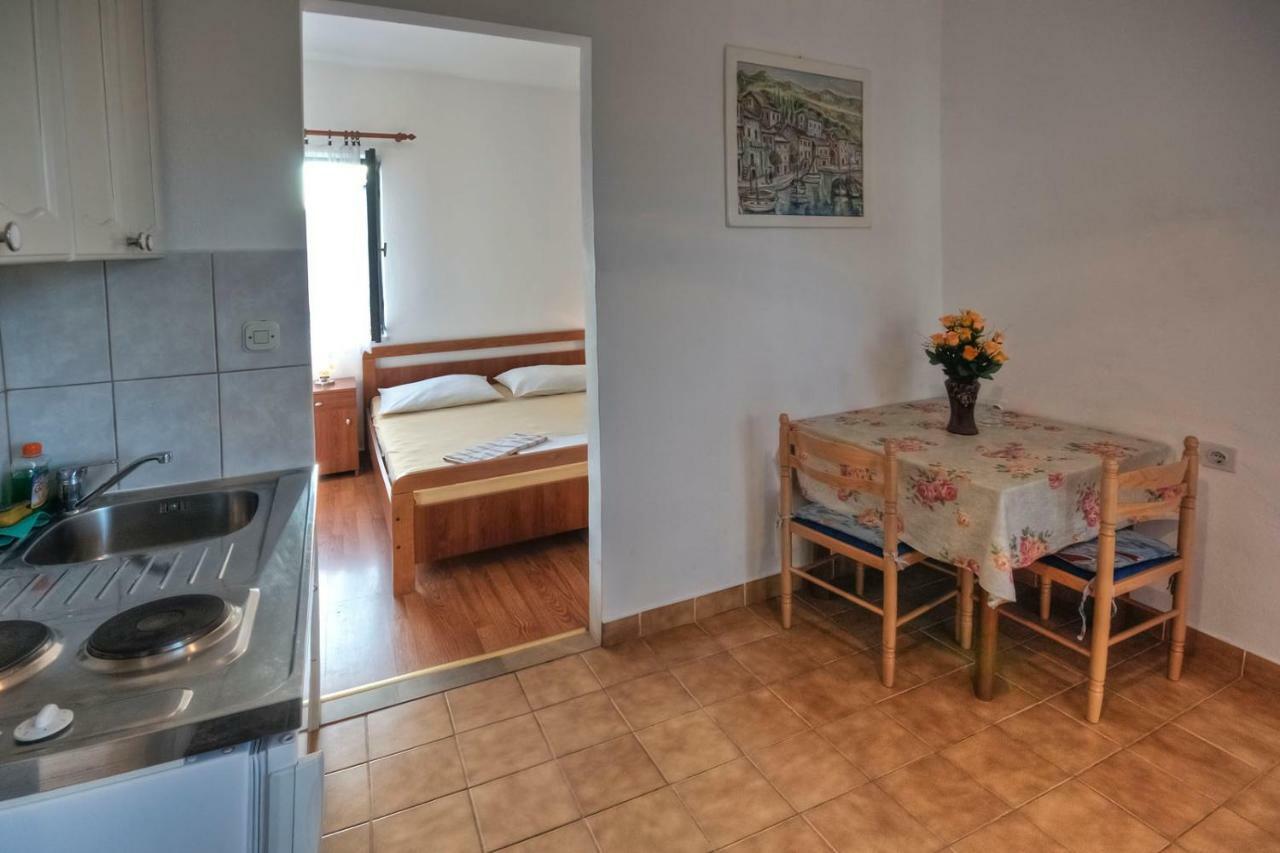 Apartament Srhoj *