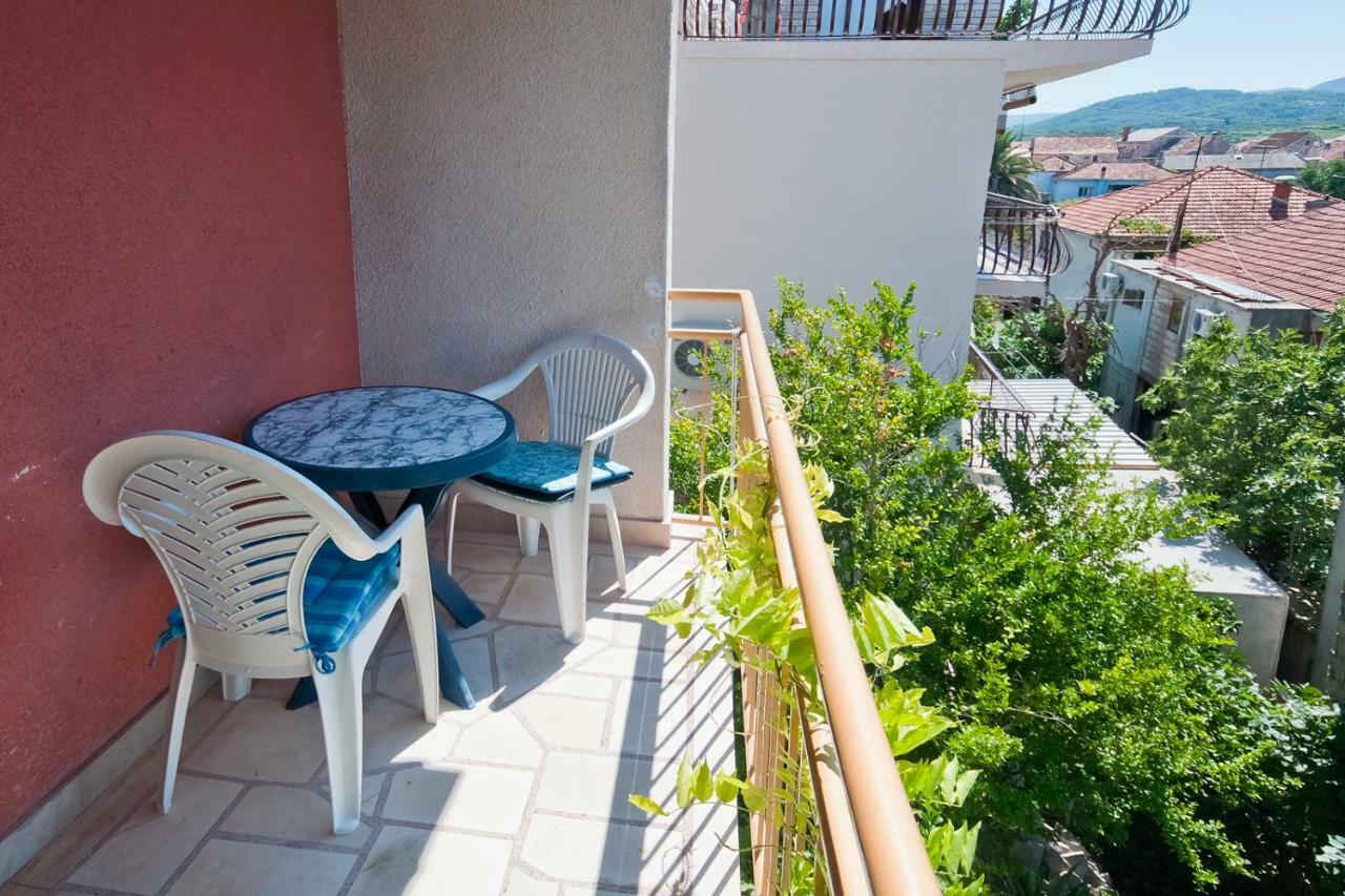 Srhoj * Stari Grad (Hvar)