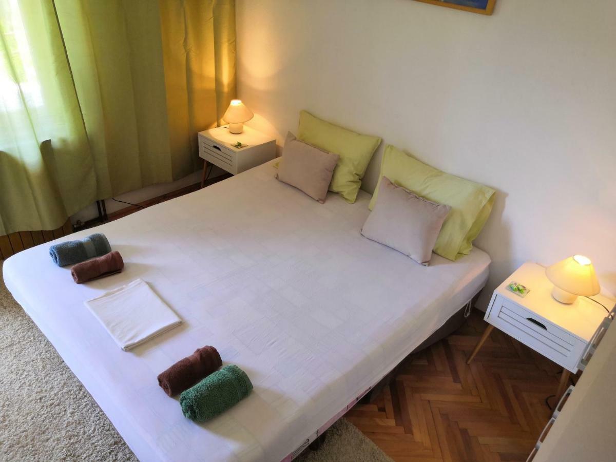 Apartment Srhoj