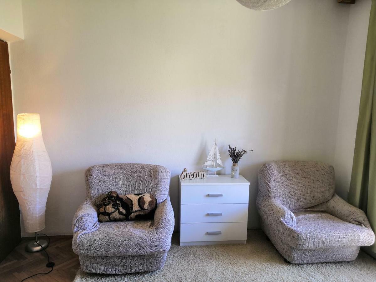 Apartment Srhoj *